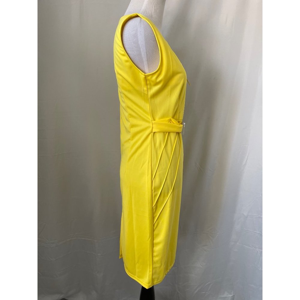 LivaGirl Vibrant Yellow Gold Accent Keyhole Front Sleeveless Midi Dress - Picture 6 of 13